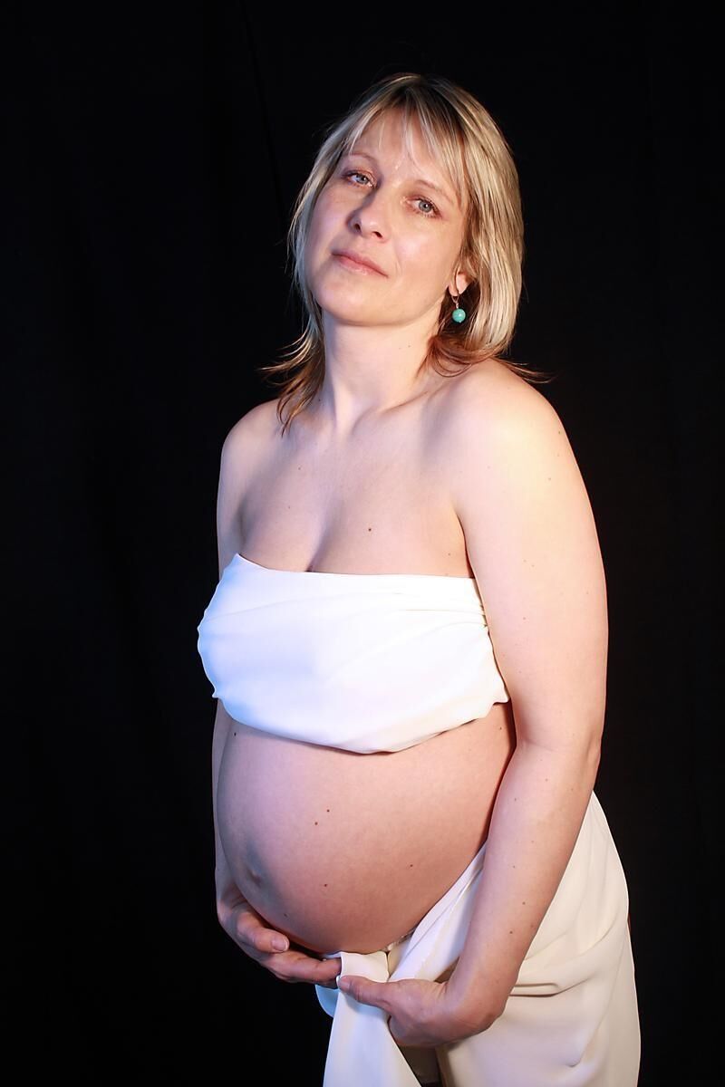 blond and brunette pregnant