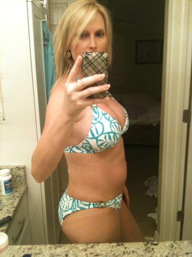 Dannie - Blonde Preggo