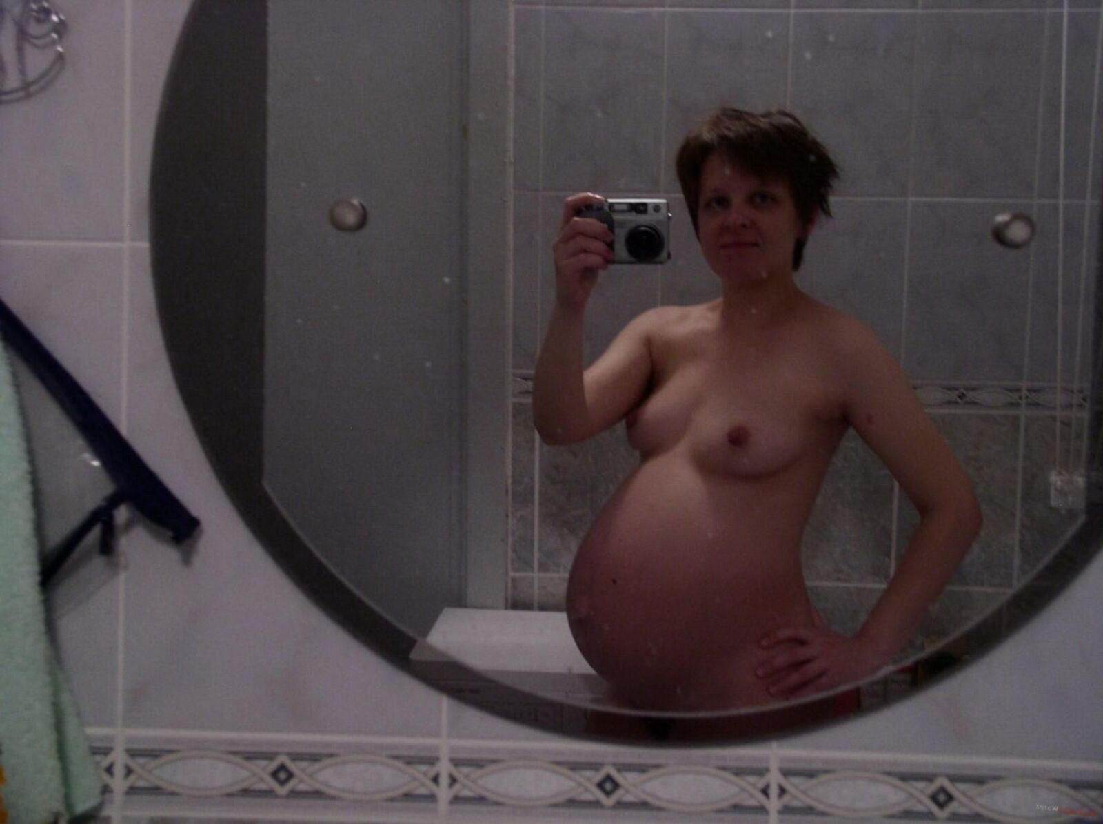 selfshots of pregnant ladies and teens