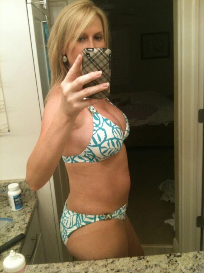 Dannie - Blonde Preggo