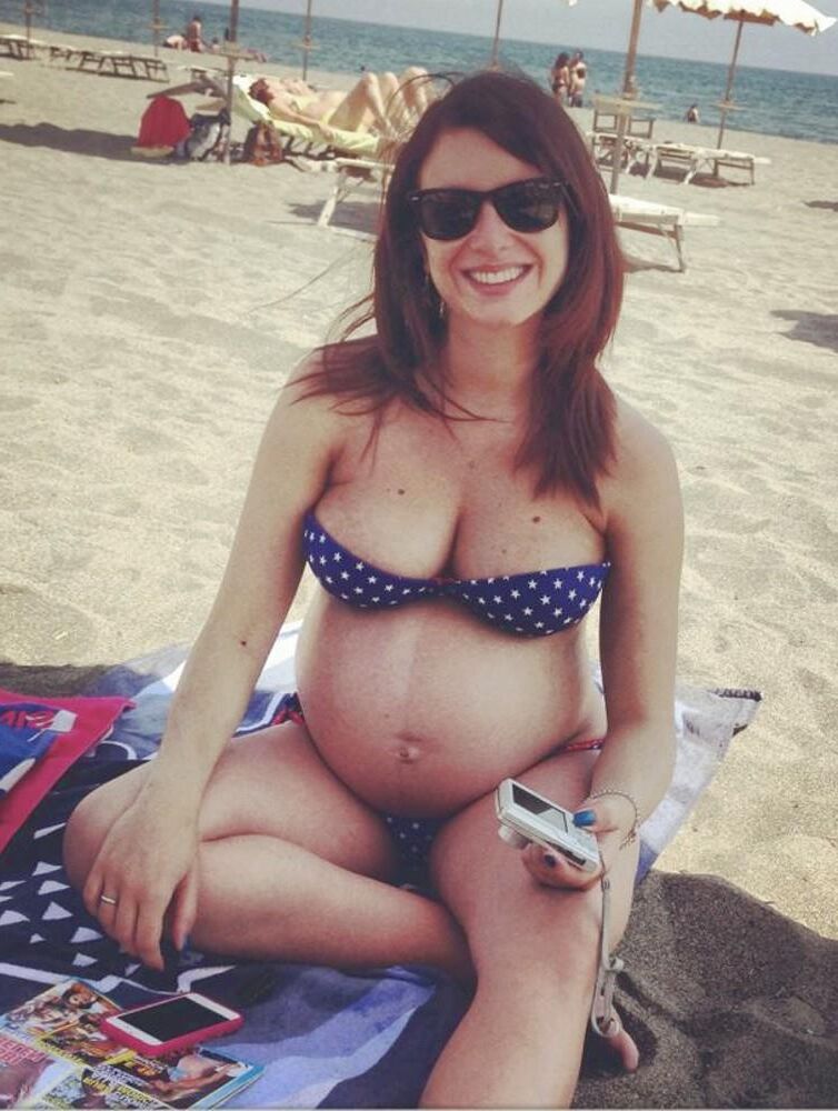 Preggo amateur chick