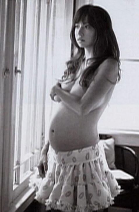 Nude pregnant celebs