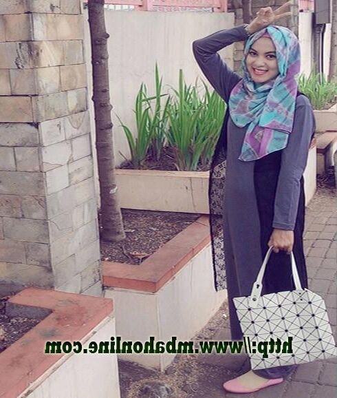 Foto Ibu Berjilbab Hamil