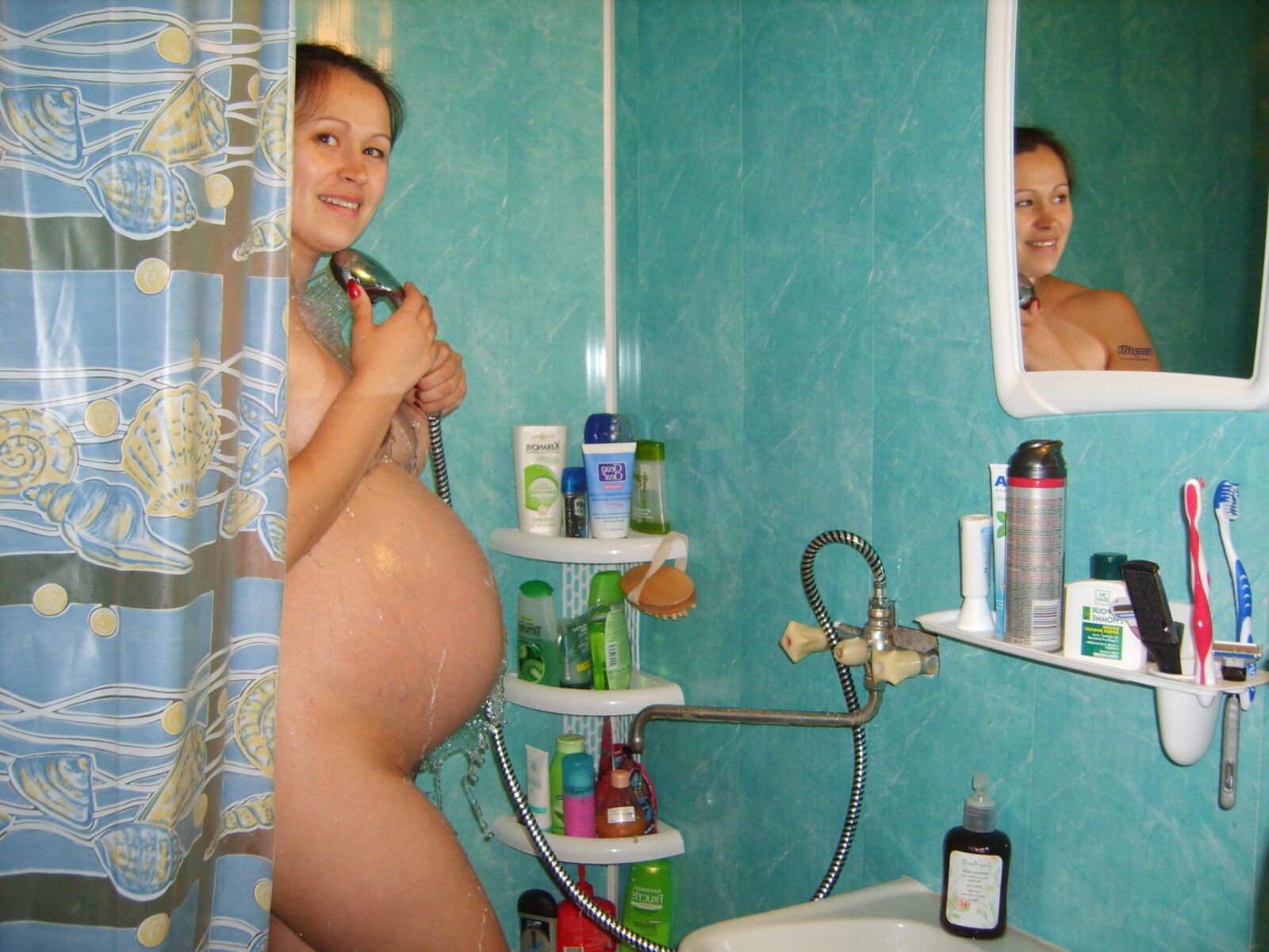 pregnant GF shows her growing body