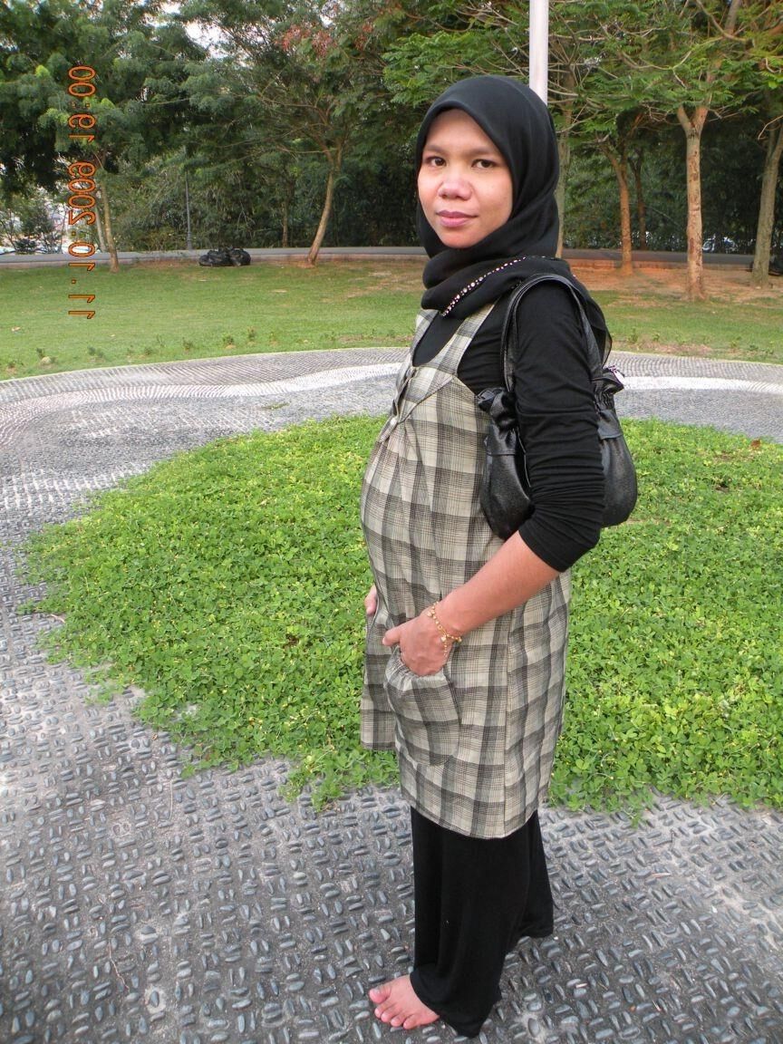 Pregnant tudung wanitas