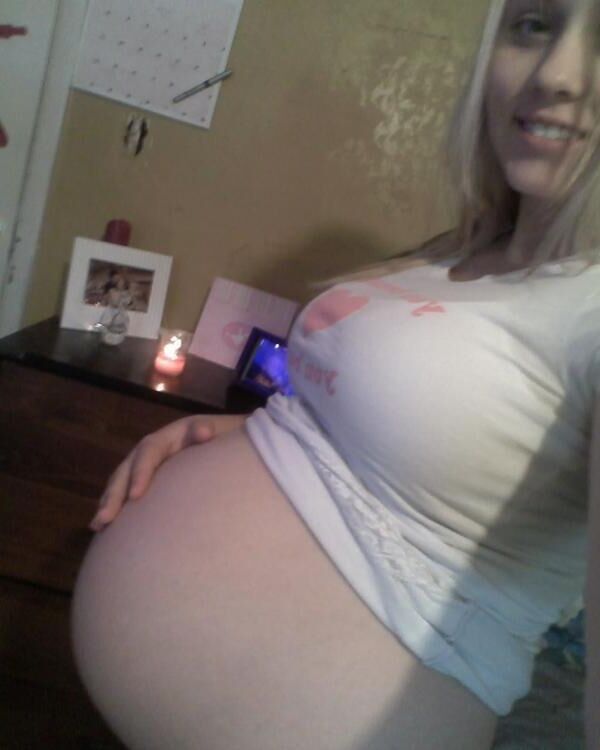 The cutest pregnant selfshots you'll ever see 3/?