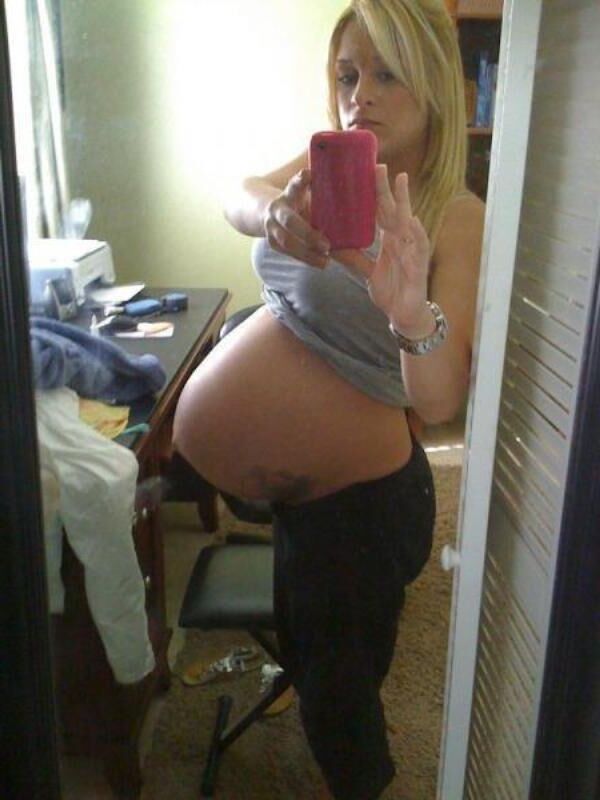 The cutest pregnant selfshots you'll ever see 3/?