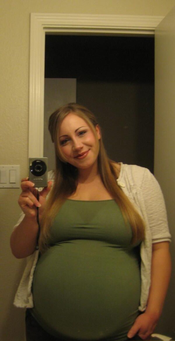 The cutest pregnant selfshots you'll ever see 3/?