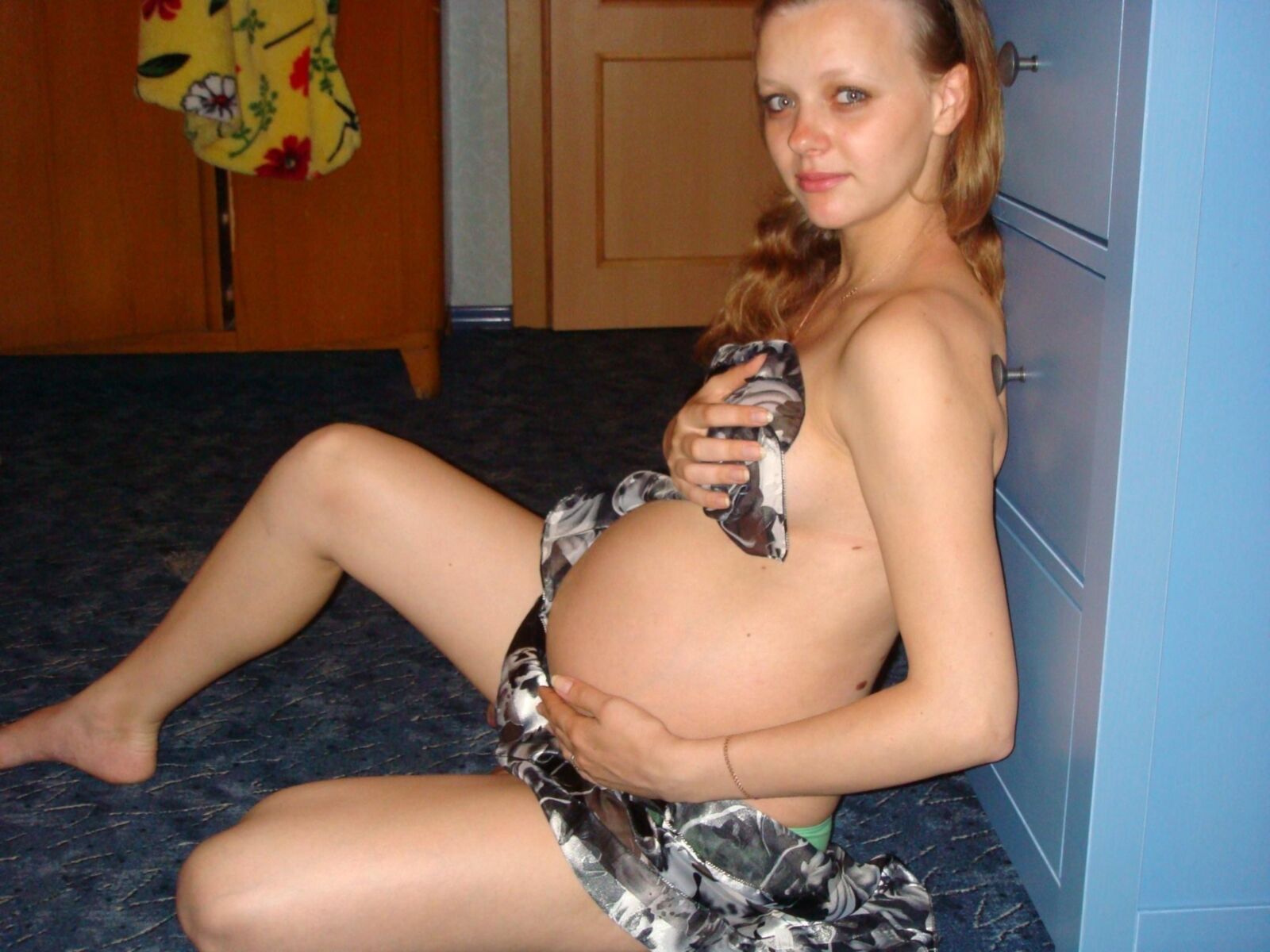 Pregnant babe posing with her nice belly