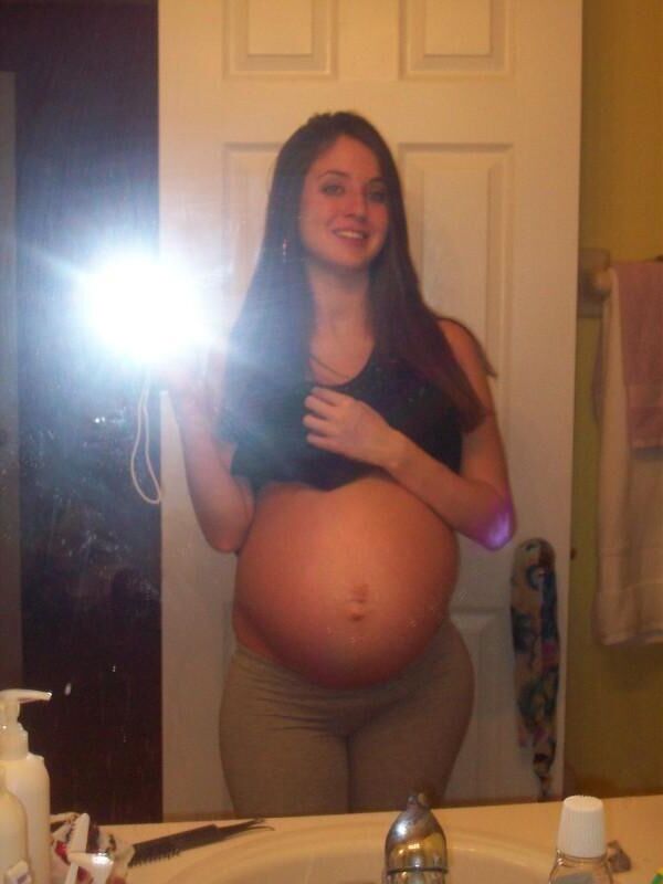 The cutest pregnant selfshots you'll ever see 3/?