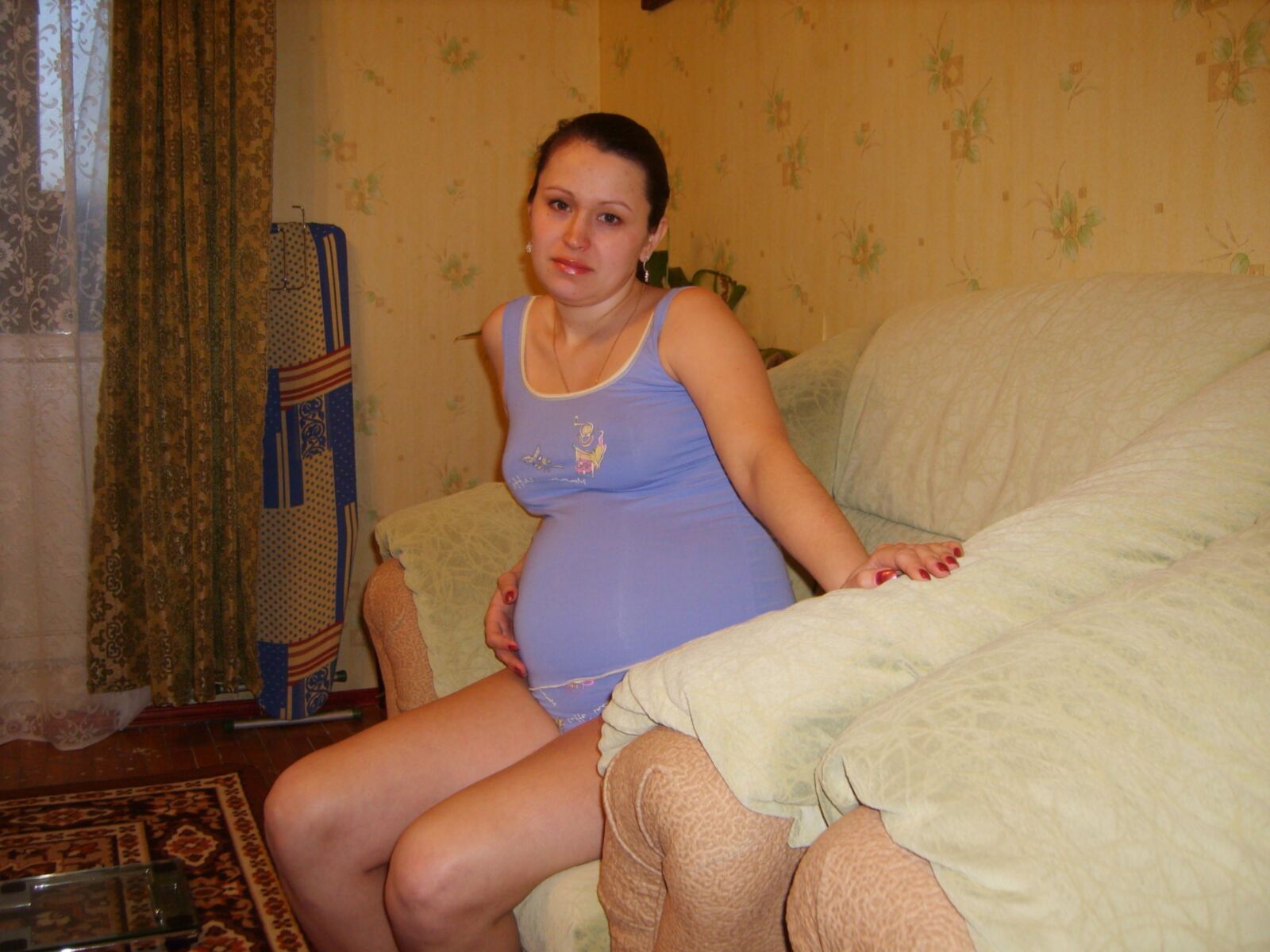 pregnant GF shows her growing body