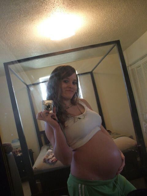 The cutest pregnant selfshots you'll ever see 3/?