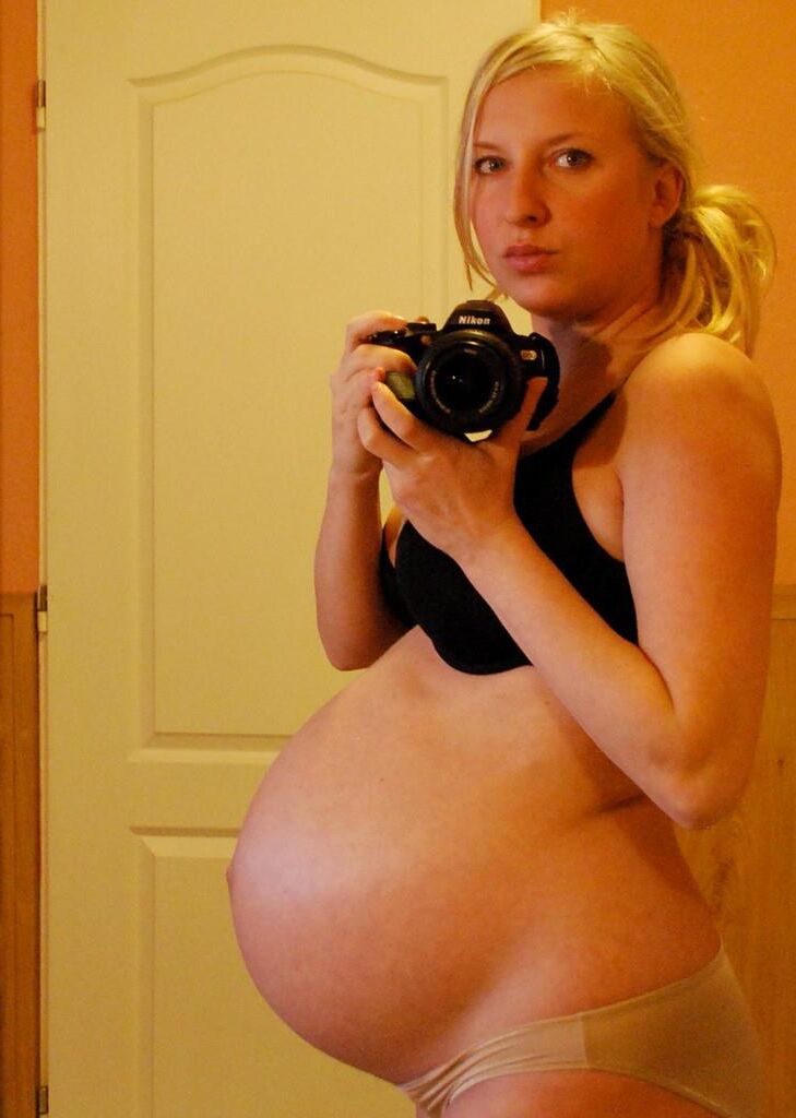 The cutest pregnant selfshots you'll ever see 3/?