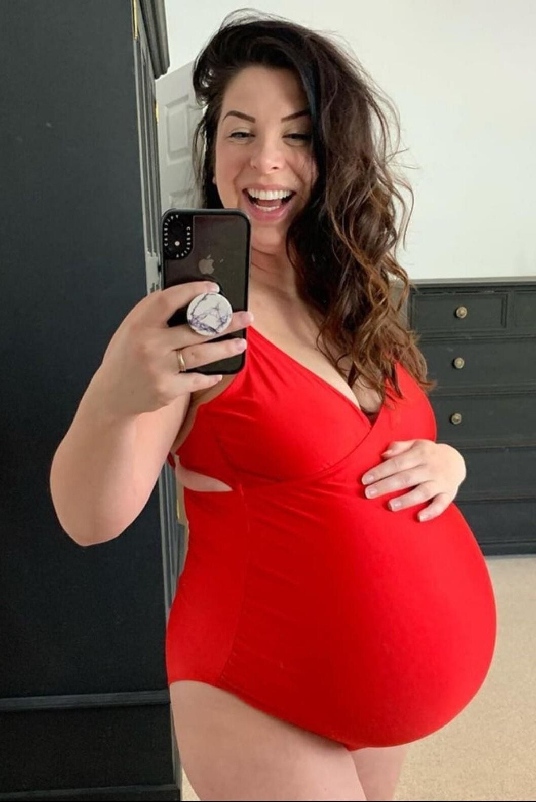 Mirror mirror on the wall, who's the sexiest preggo of them all?