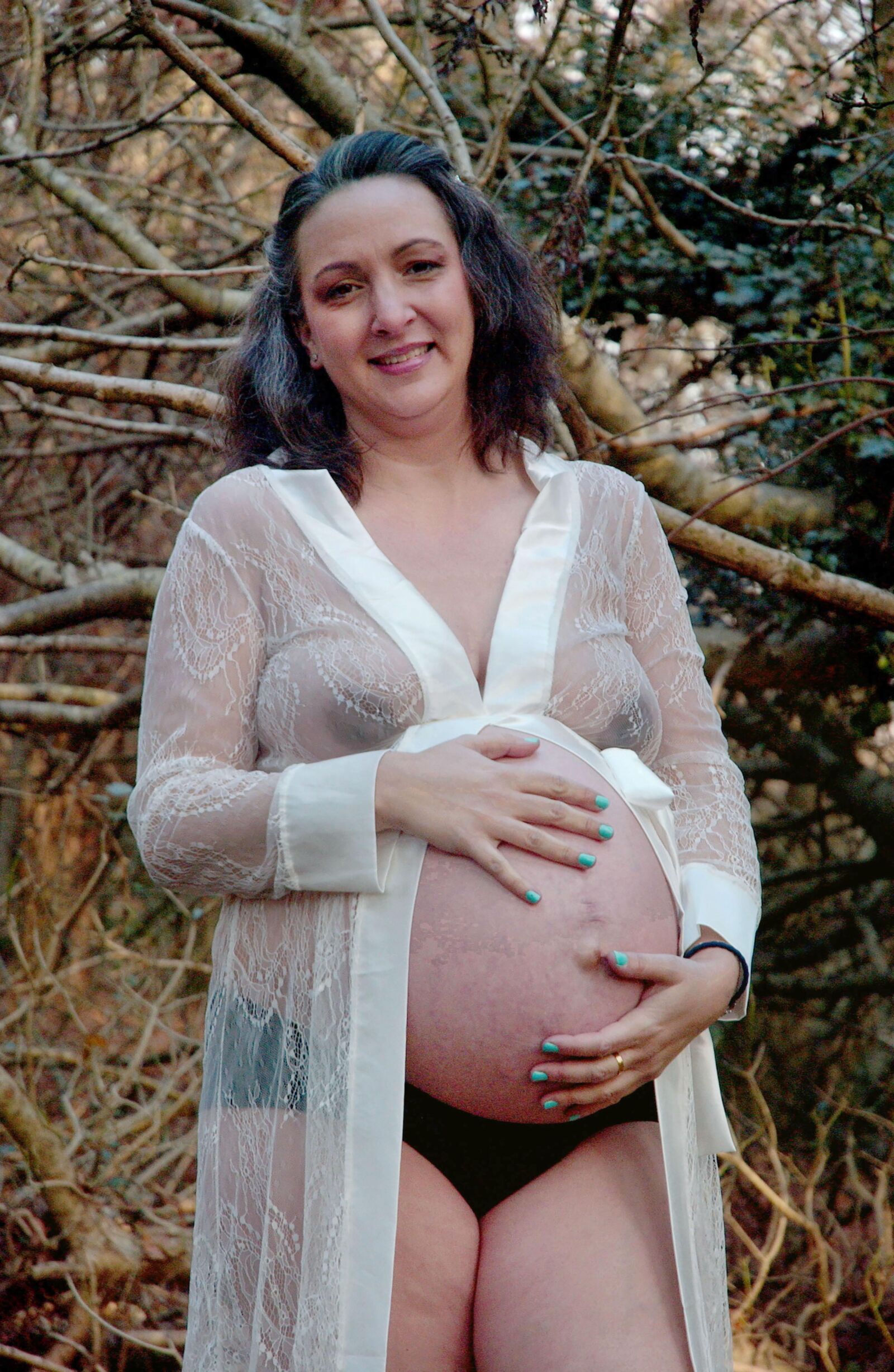 Pregnant photoshoot in the forest 4