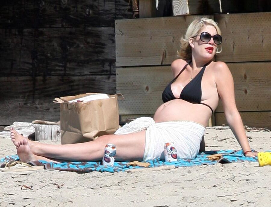 Tori Spelling pregnant