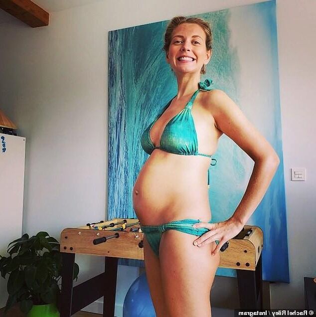 Celebrities showing off their sexy pregnant baby bump 