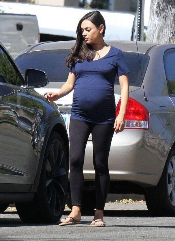 ''Celeb Plump Pumpkins'' Mila Kunis