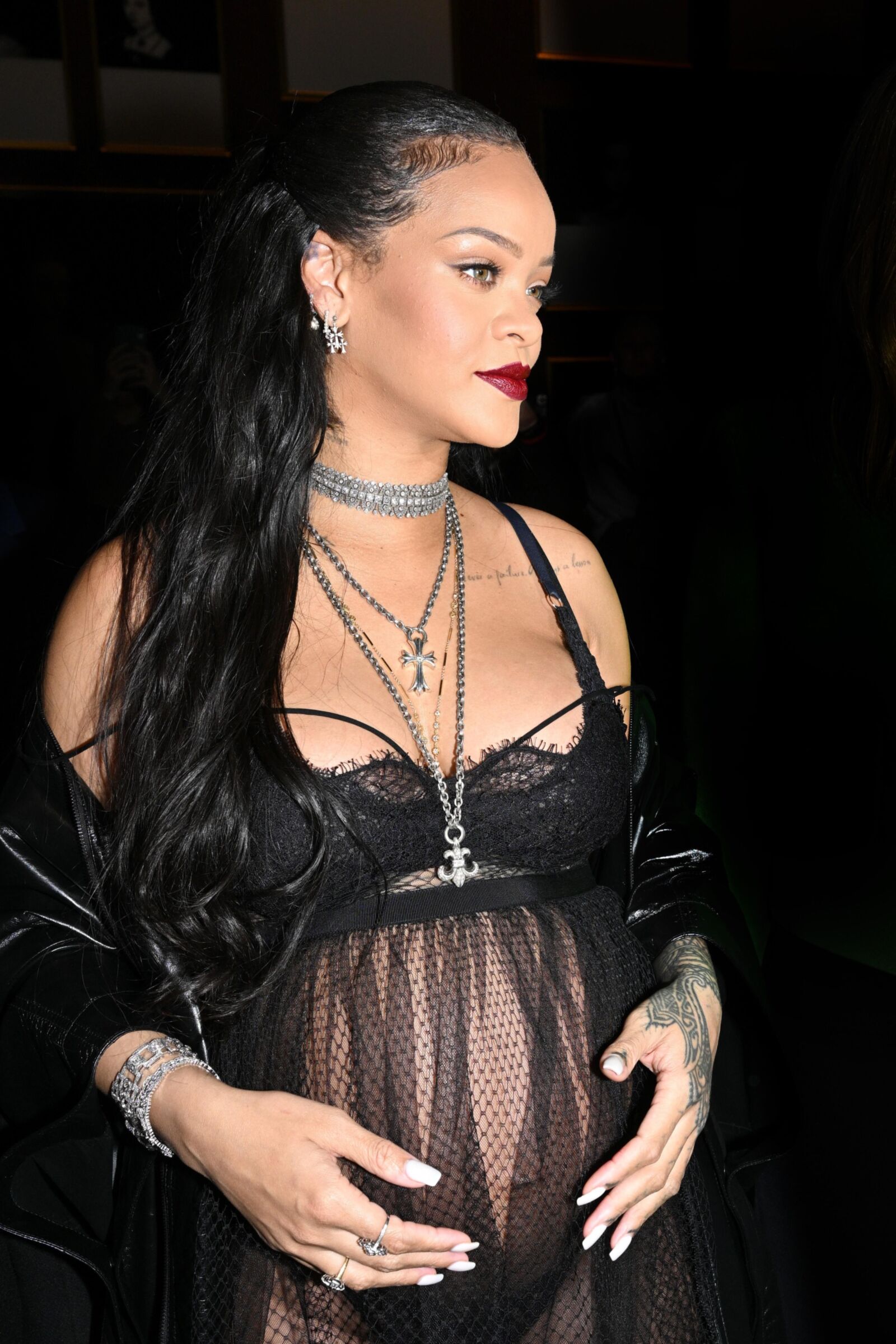 RIHANNA – SEXY PREGNANT BODY IN UNDERWEAR AT DIOR WOMENSWE