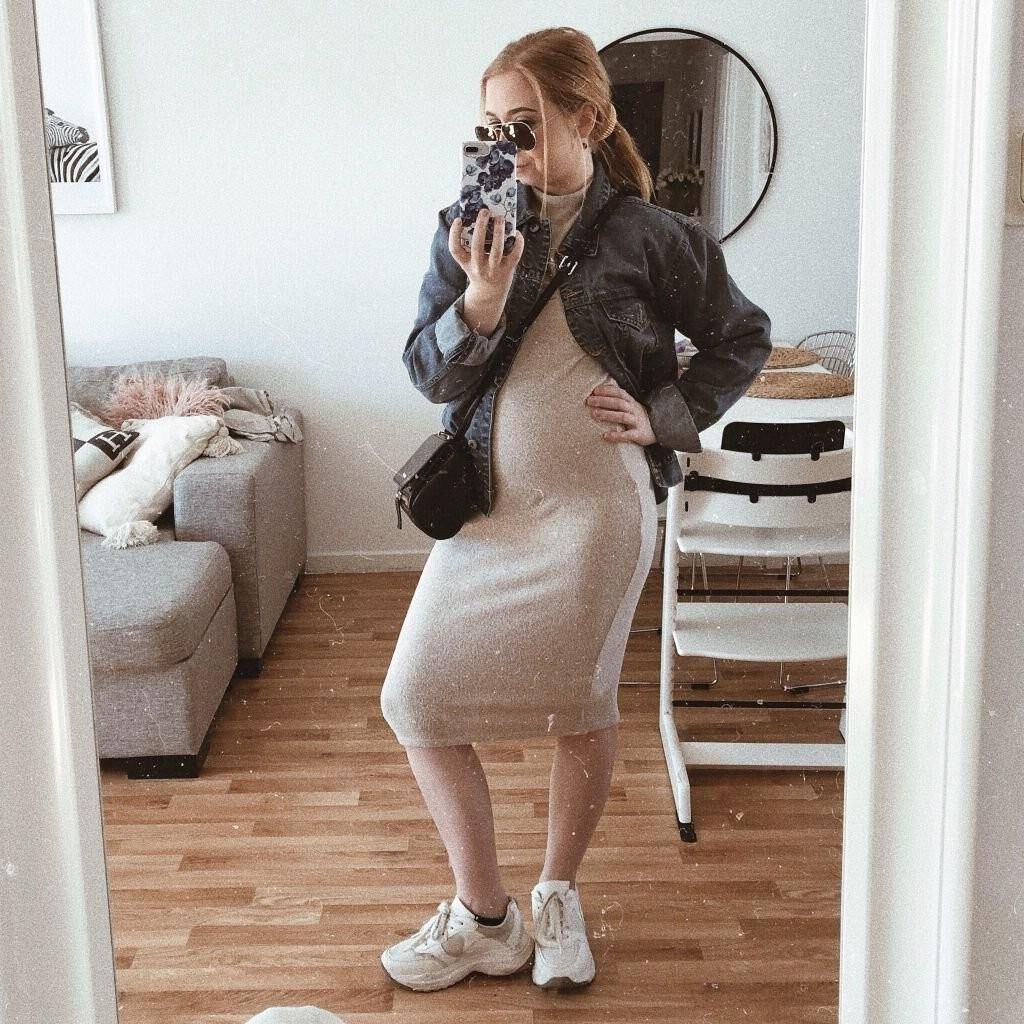 Mirror mirror on the wall, who's the sexiest preggo of them all?