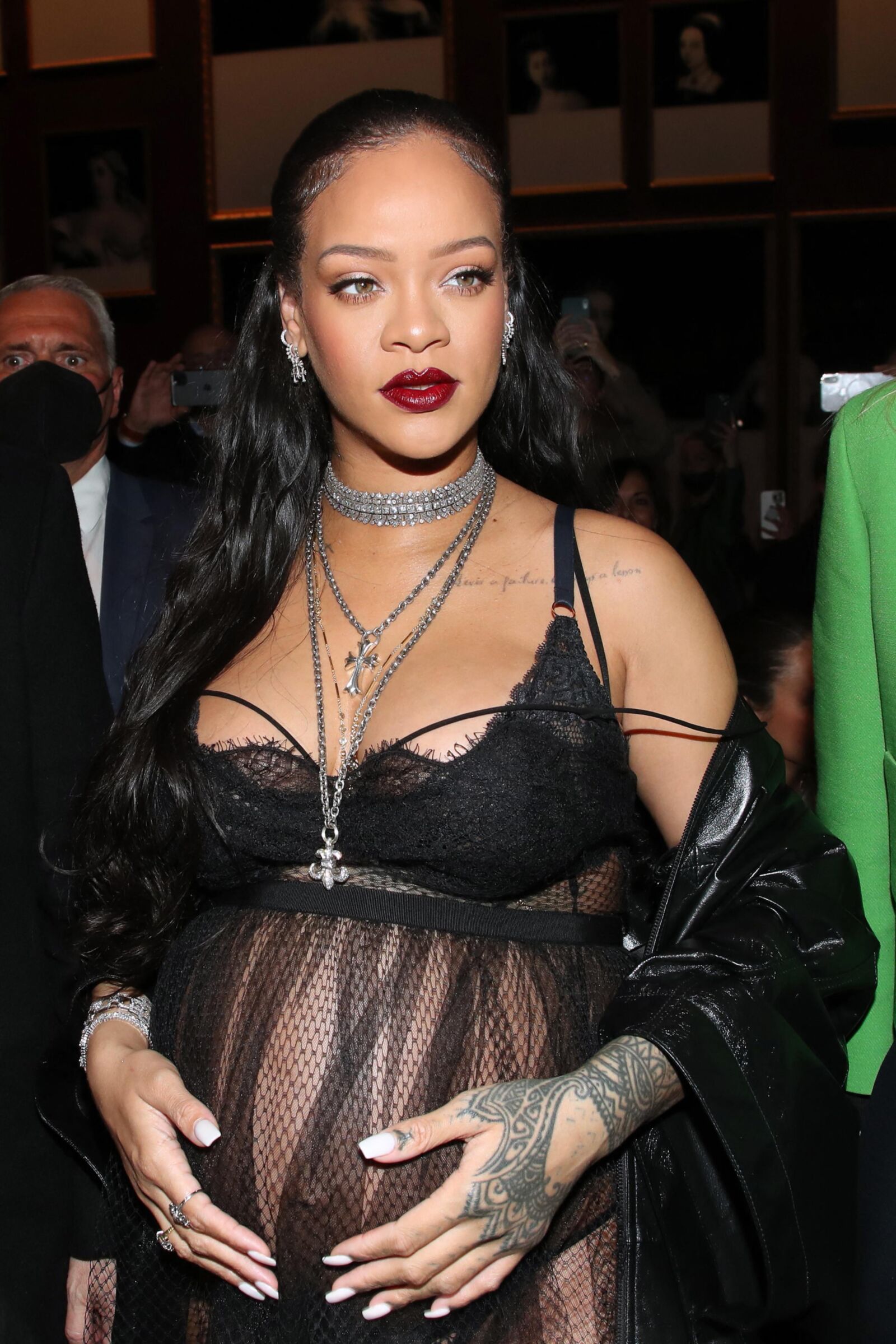 RIHANNA – SEXY PREGNANT BODY IN UNDERWEAR AT DIOR WOMENSWE