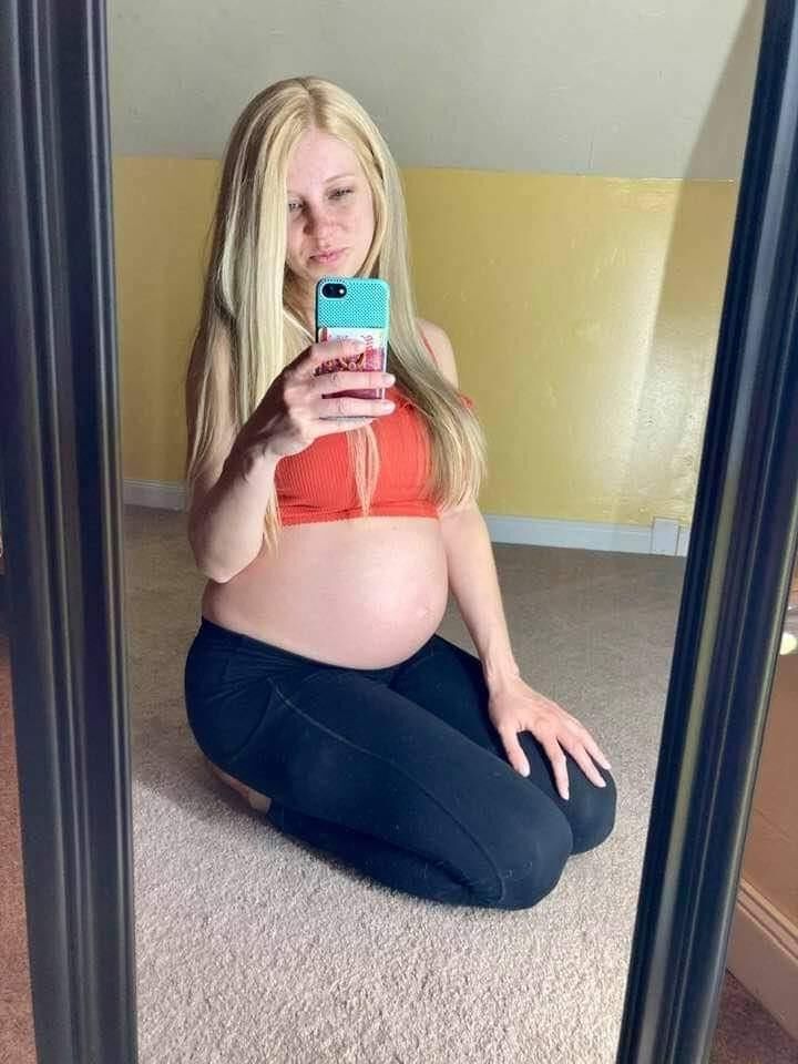 Pictures: Pregnant Blondes