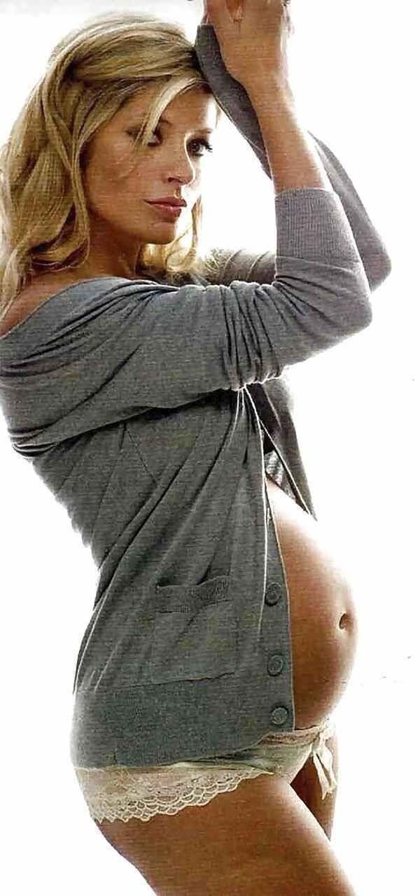 Celebrities showing off their sexy pregnant baby bump 