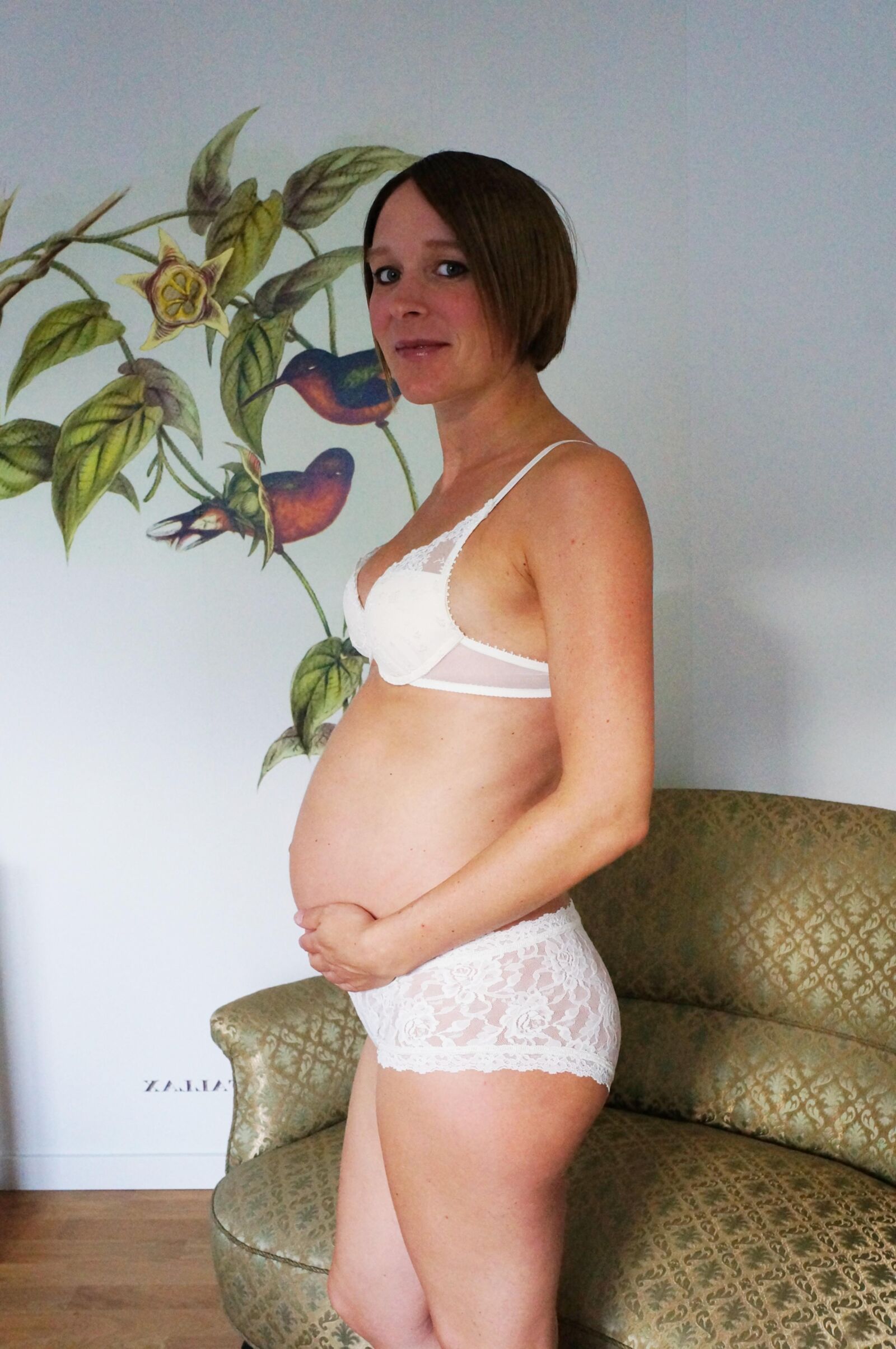 Beautiful pregnant blonde with long nipples 