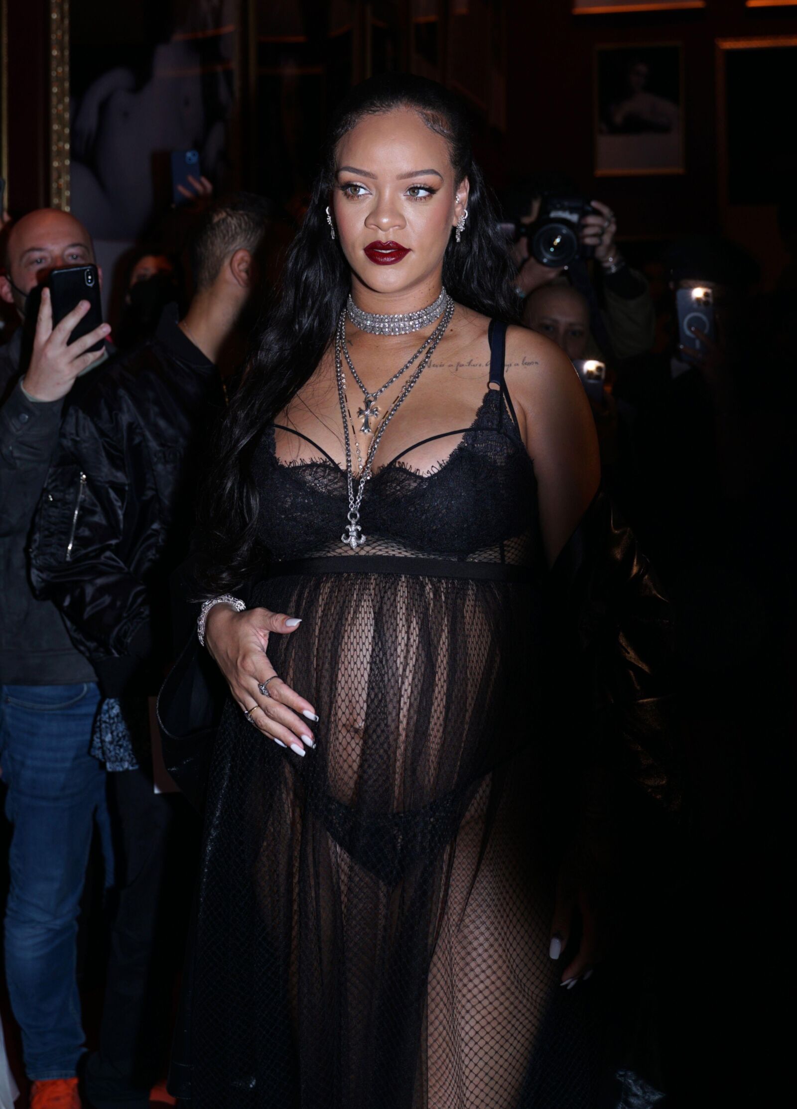 RIHANNA – SEXY PREGNANT BODY IN UNDERWEAR AT DIOR WOMENSWE