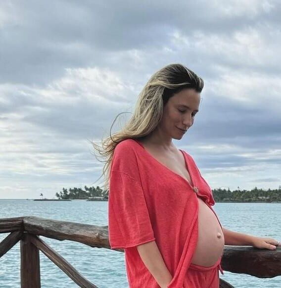 Renee Bargh pregnant