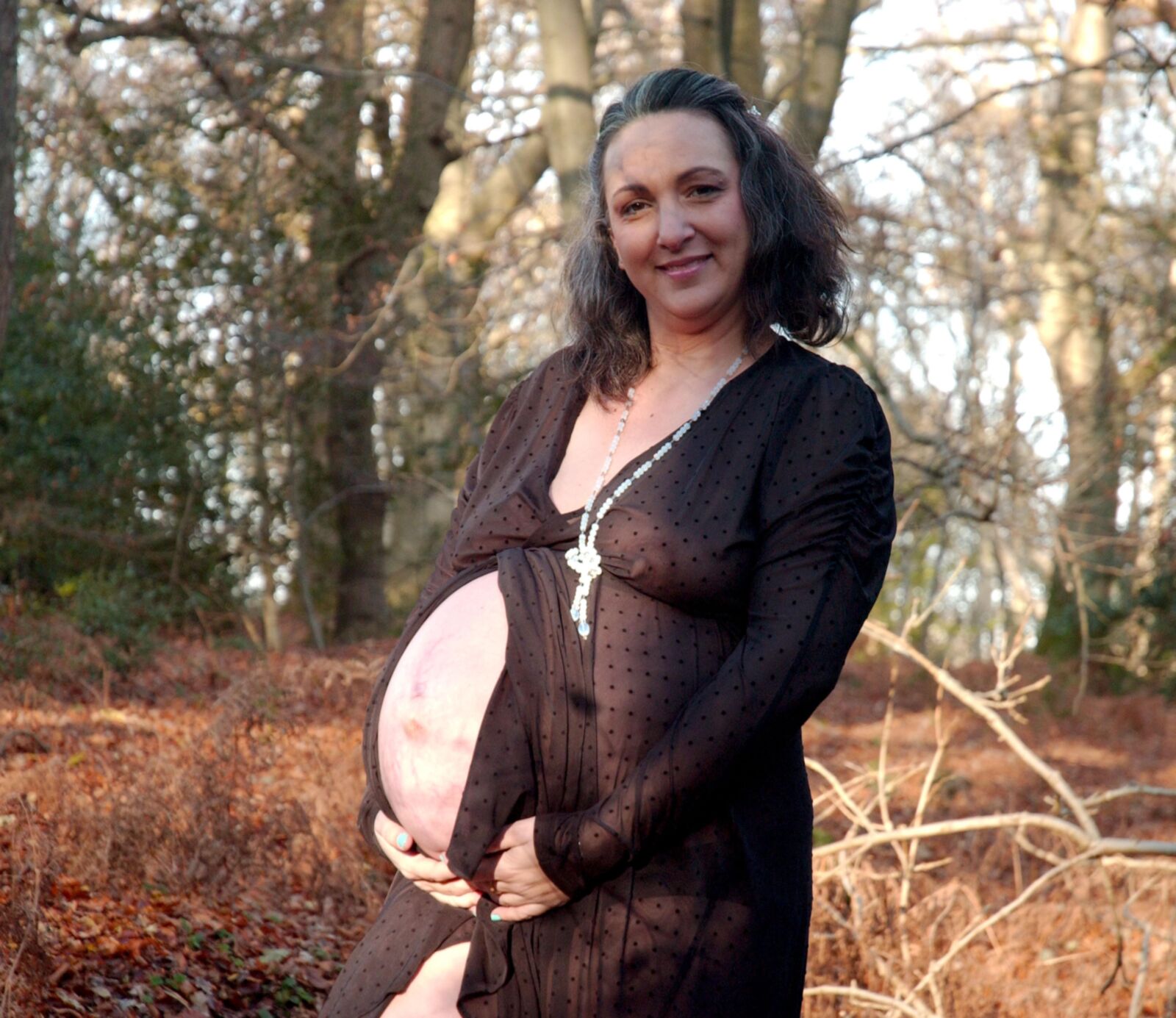 Pregnant photoshoot in the forest 3