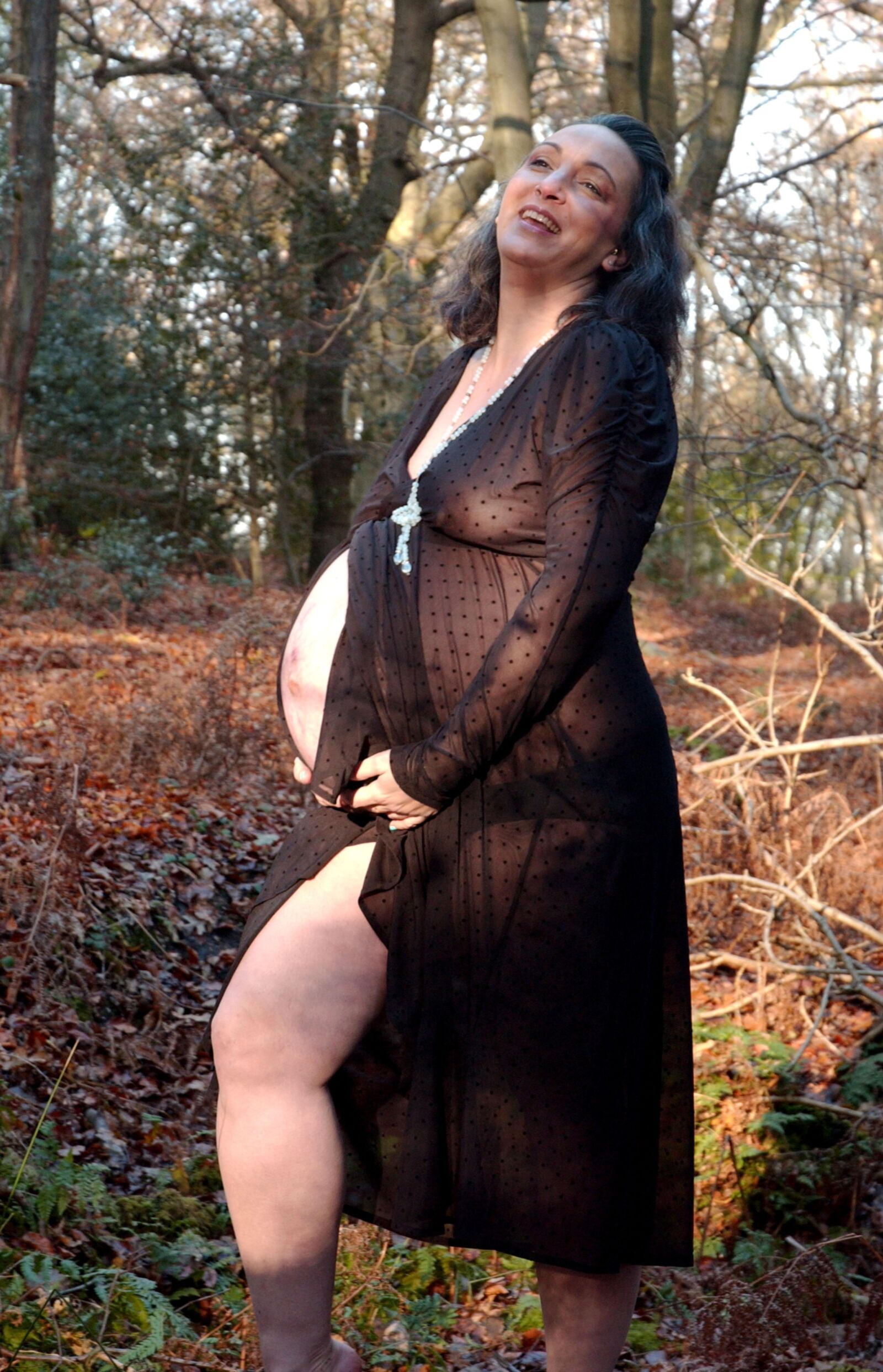 Pregnant photoshoot in the forest 3