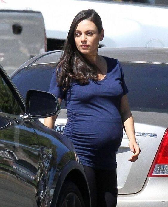 ''Celeb Plump Pumpkins'' Mila Kunis