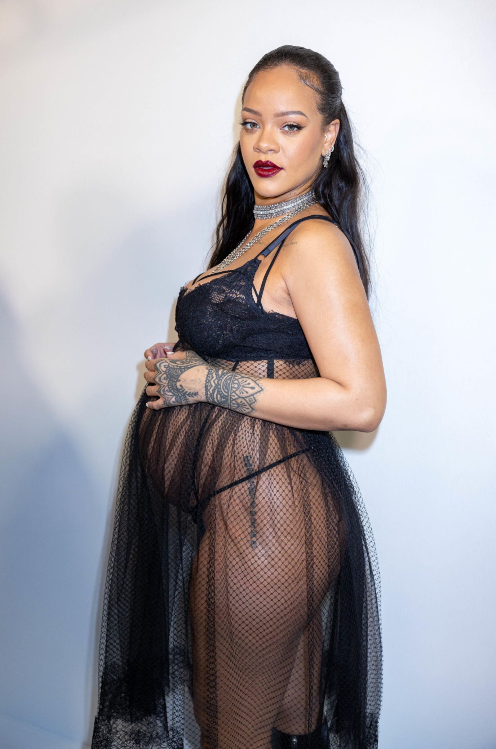 RIHANNA – SEXY PREGNANT BODY IN UNDERWEAR AT DIOR WOMENSWE