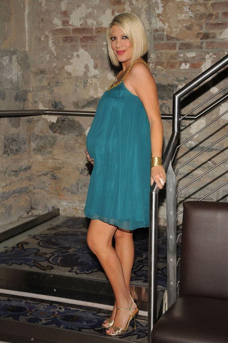 Tori Spelling pregnant