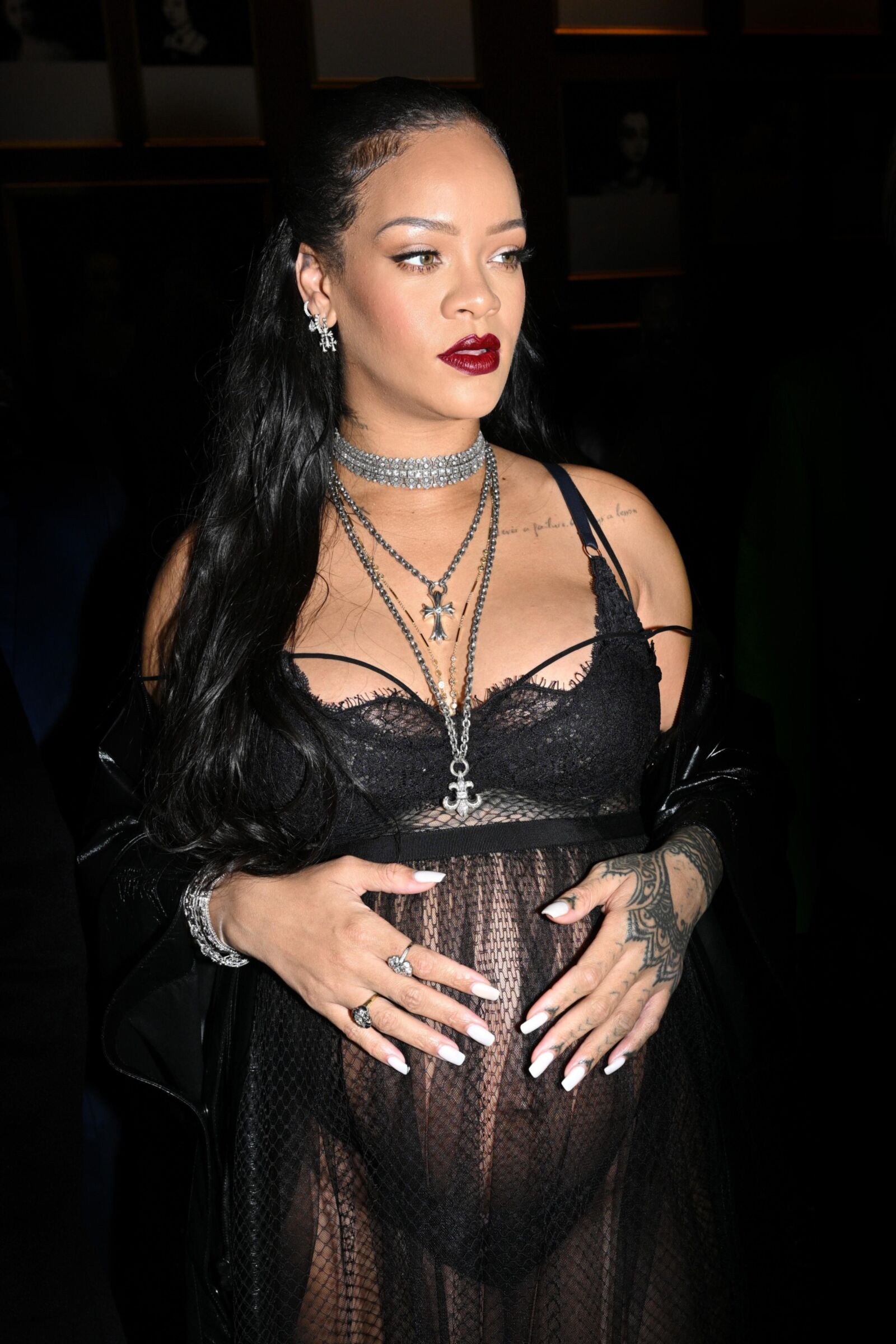 RIHANNA – SEXY PREGNANT BODY IN UNDERWEAR AT DIOR WOMENSWE