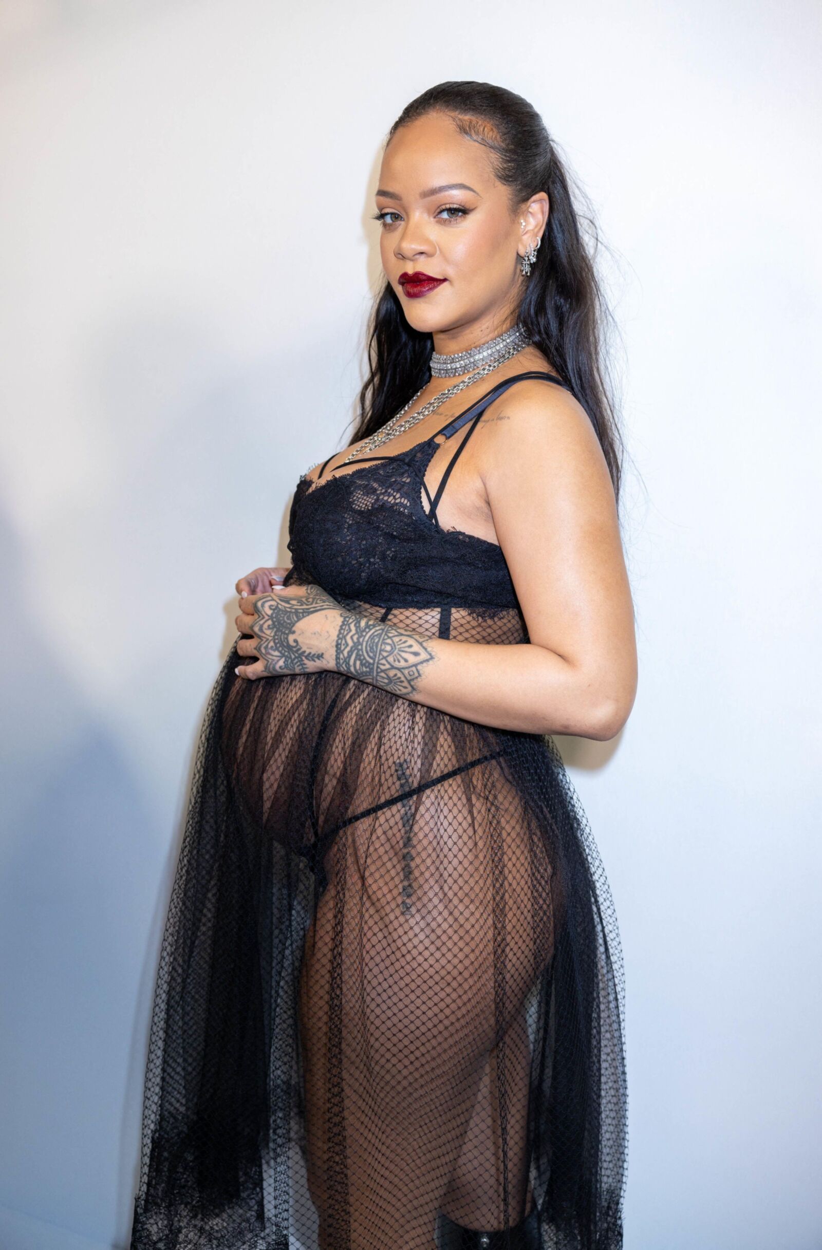 RIHANNA – SEXY PREGNANT BODY IN UNDERWEAR AT DIOR WOMENSWE