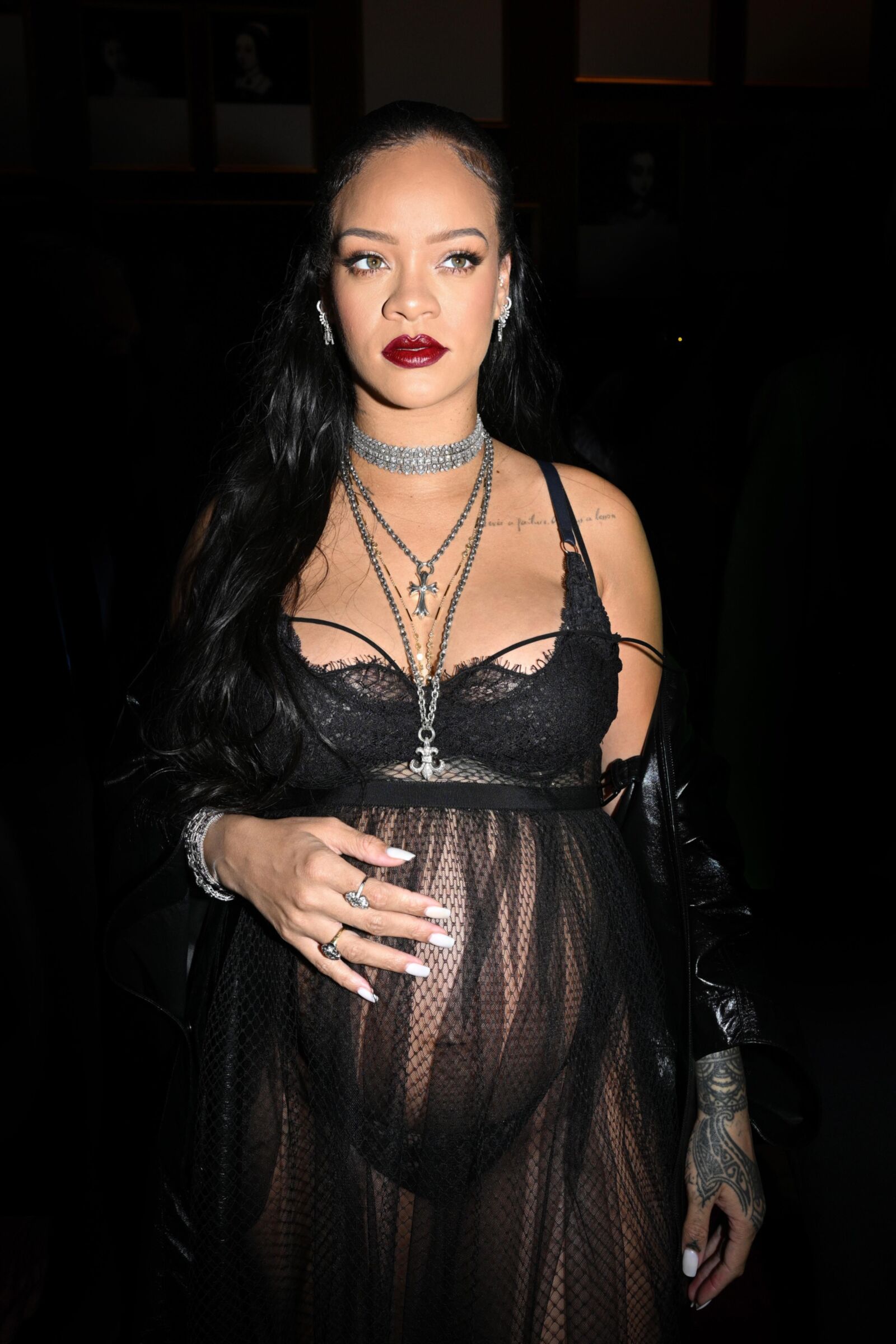 RIHANNA – SEXY PREGNANT BODY IN UNDERWEAR AT DIOR WOMENSWE