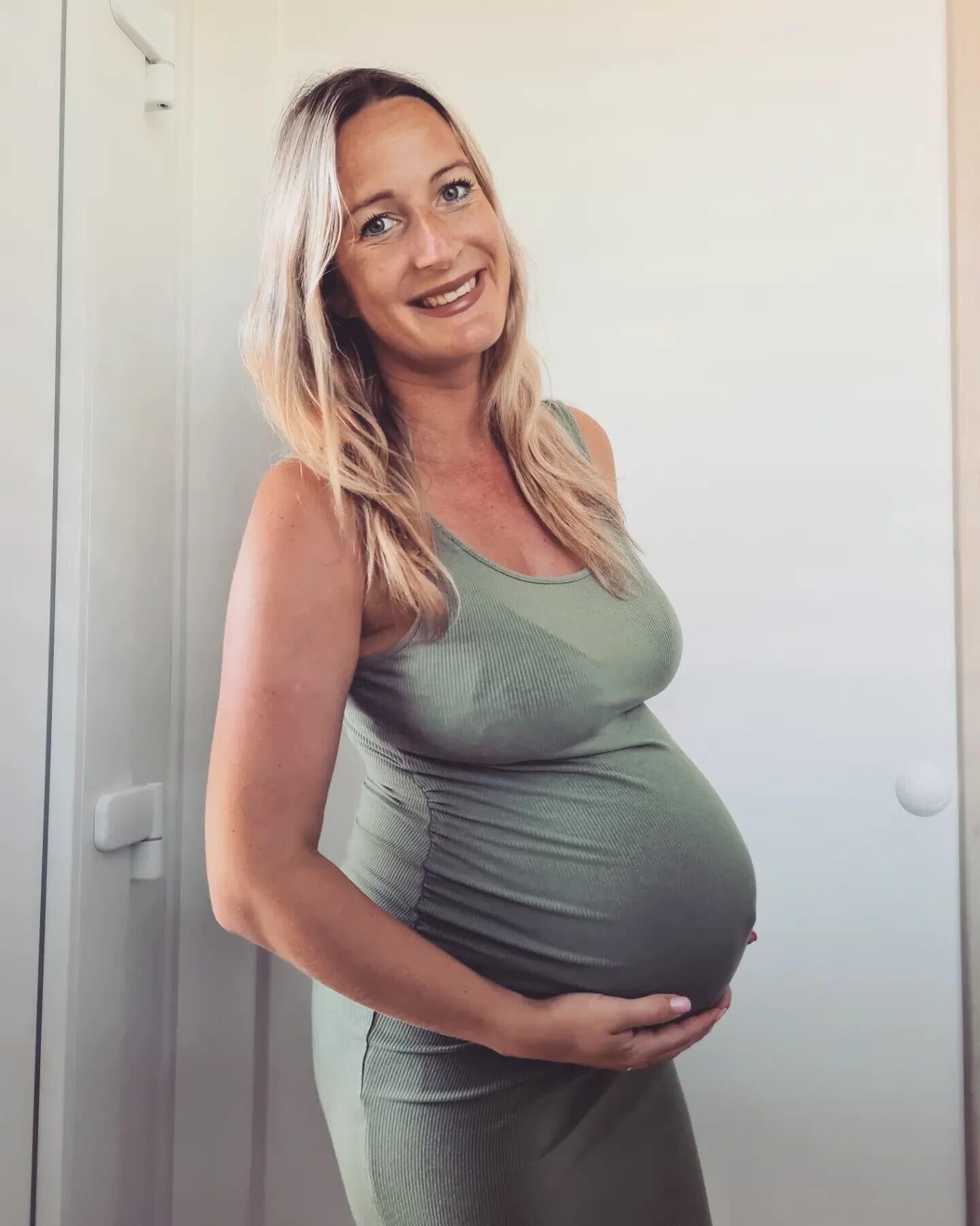 NN Young pregnant blonde MILF