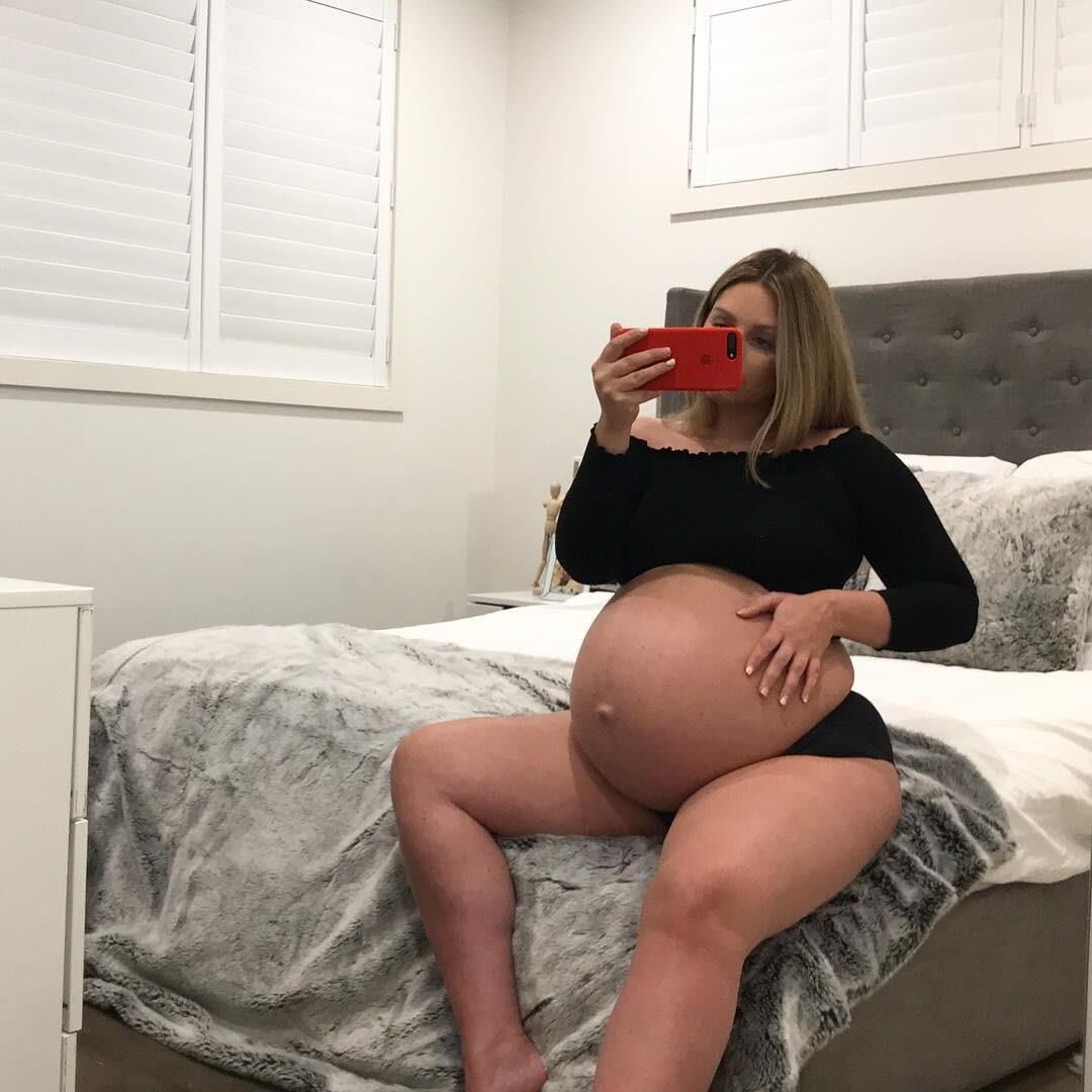 Mirror mirror on the wall, who's the sexiest preggo of them all?