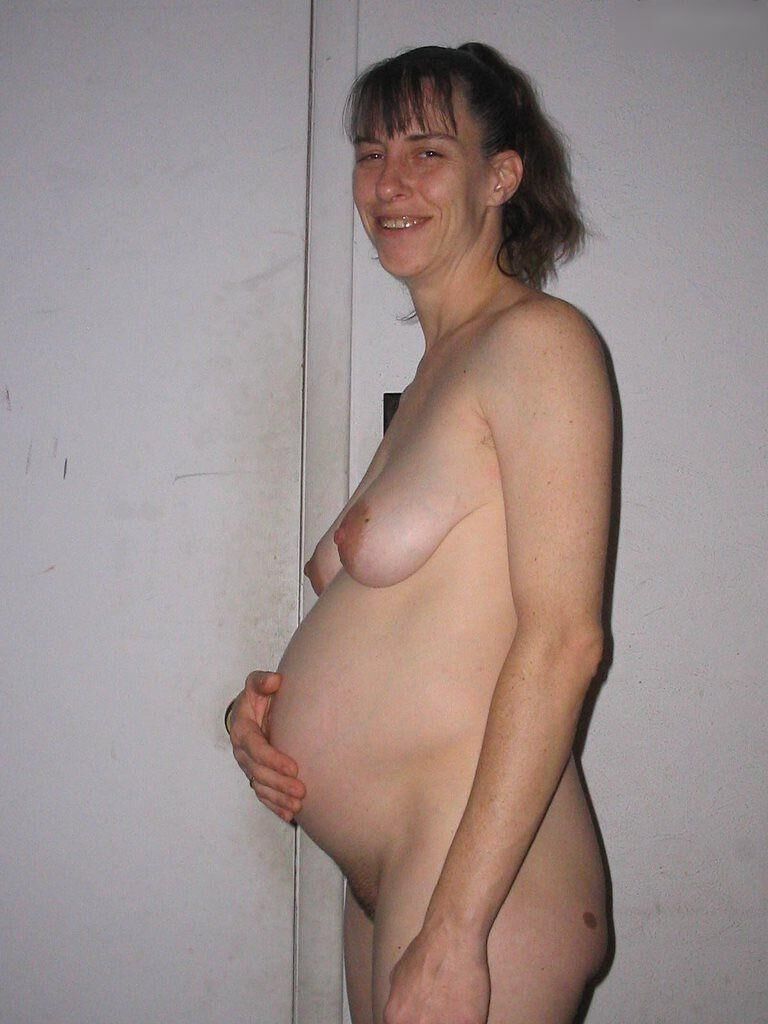 Pregnant mom who likes to be a slut at home