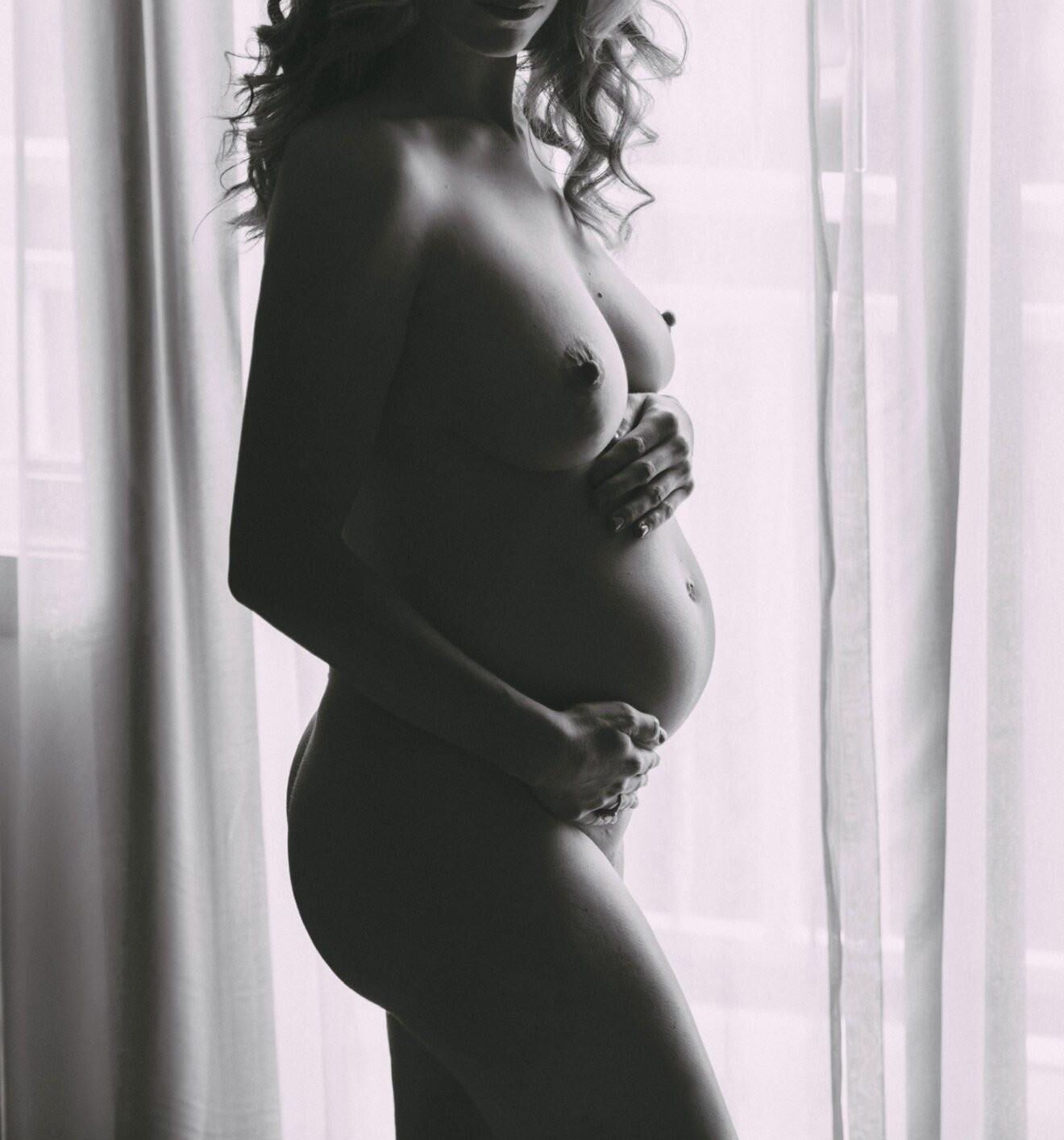 Pregnant boudoir