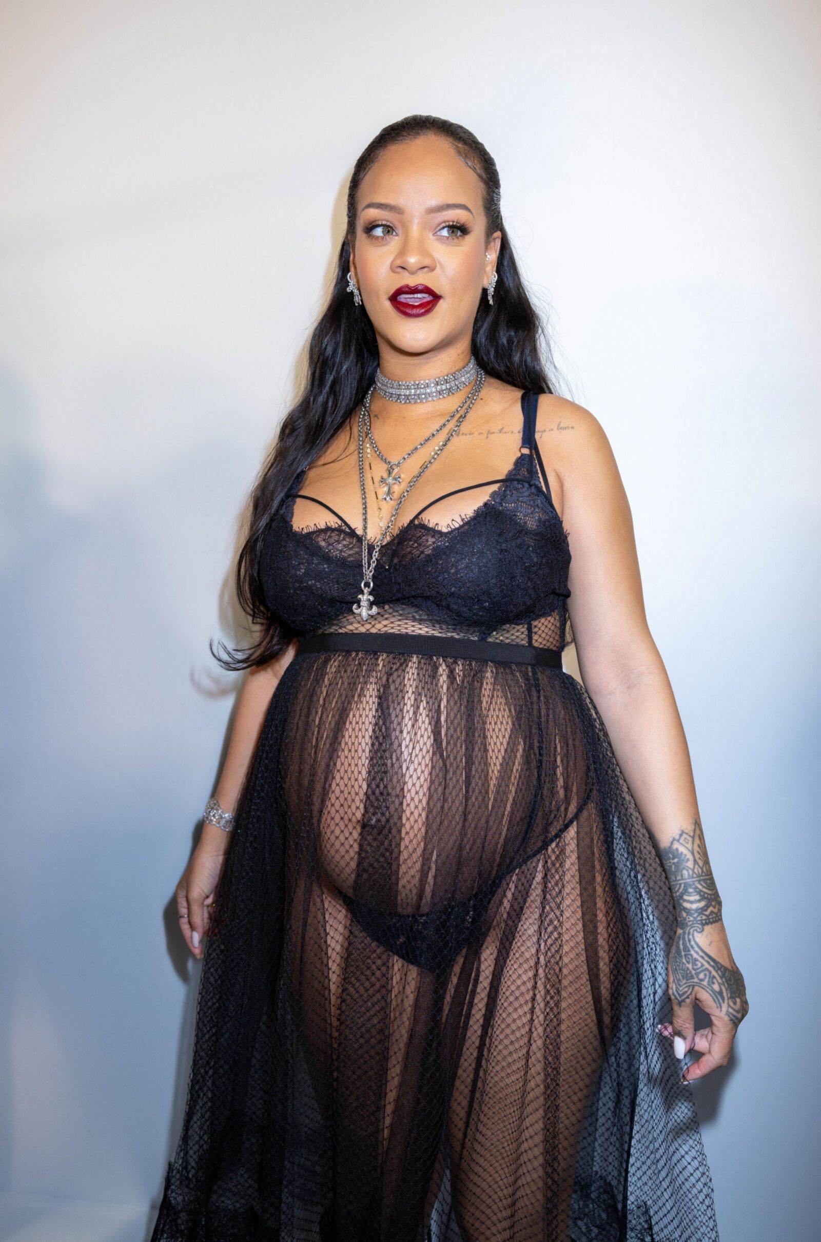 RIHANNA – SEXY PREGNANT BODY IN UNDERWEAR AT DIOR WOMENSWE