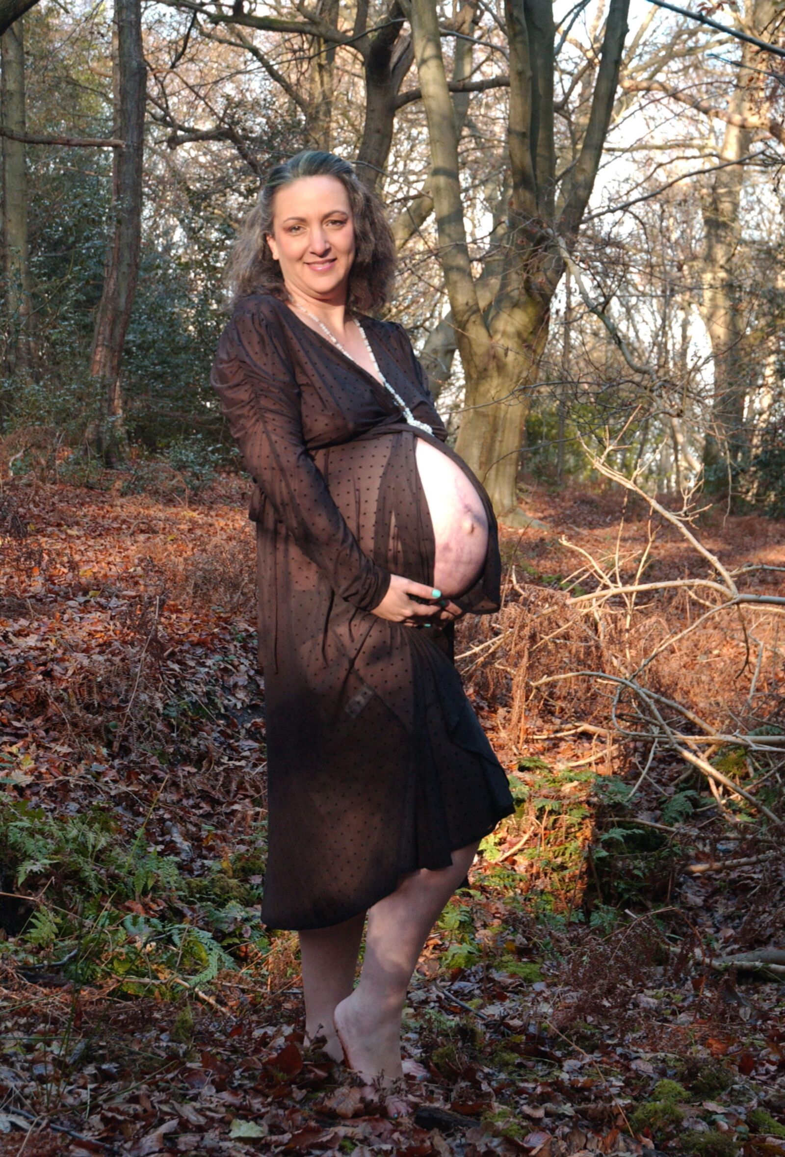 Pregnant photoshoot in the forest 3