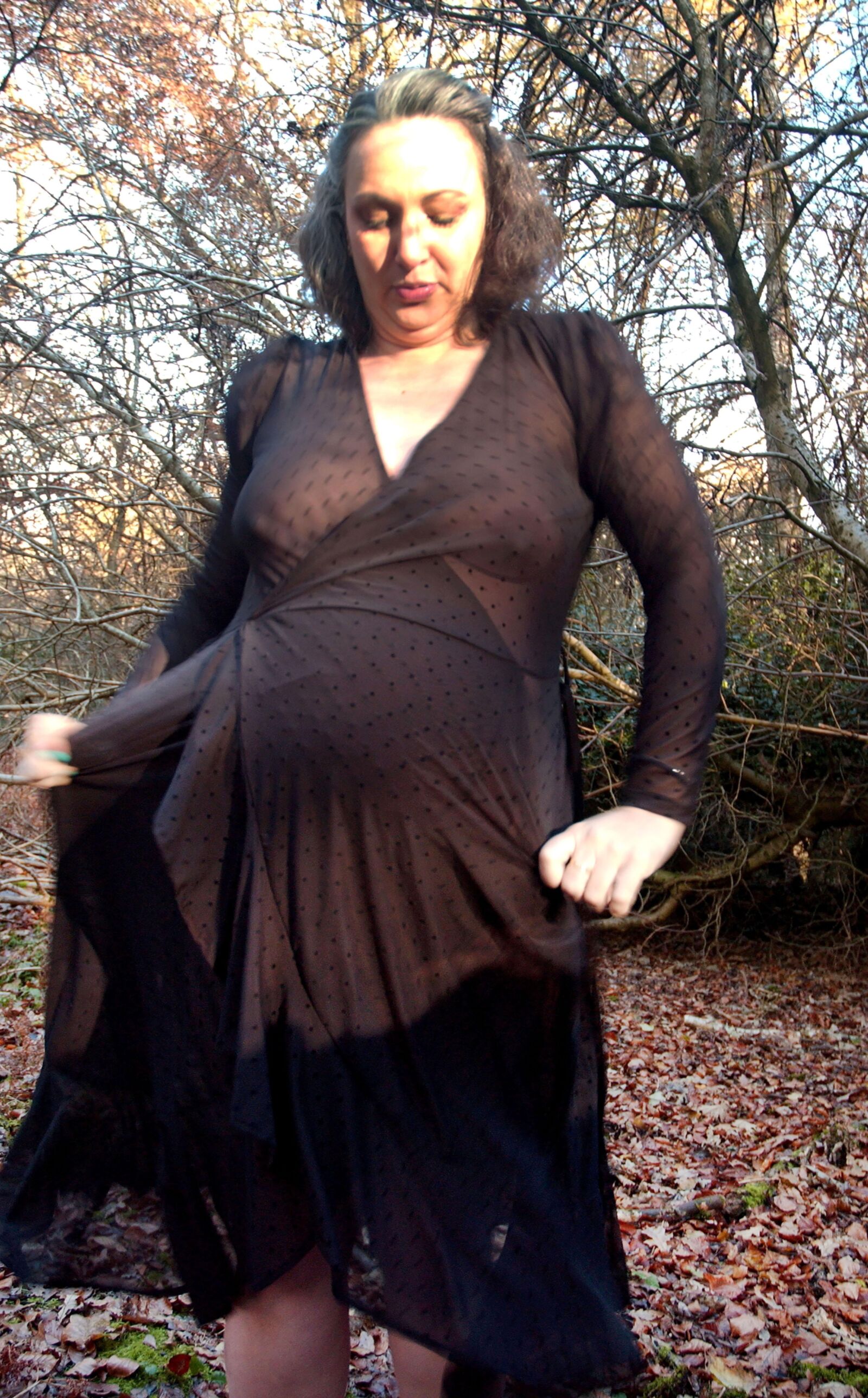 Pregnant photoshoot in the forest 3