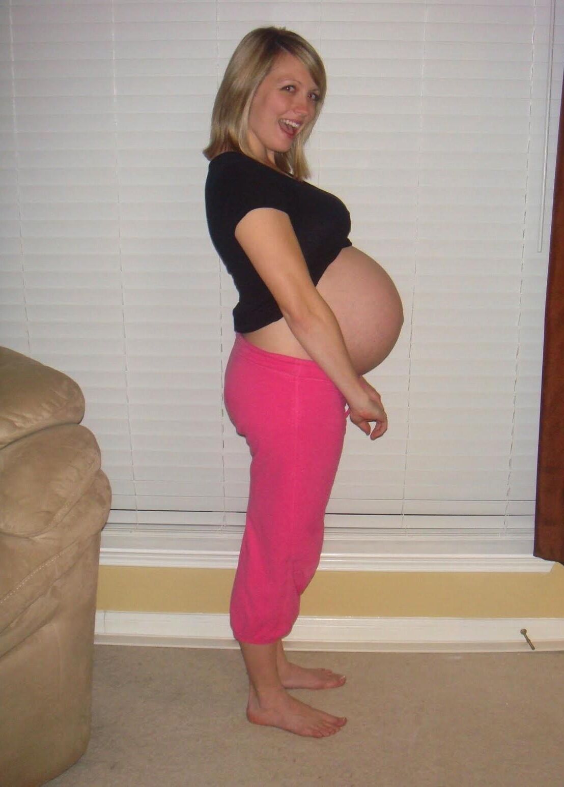 BAREFOOT PREGNANT WOMEN #