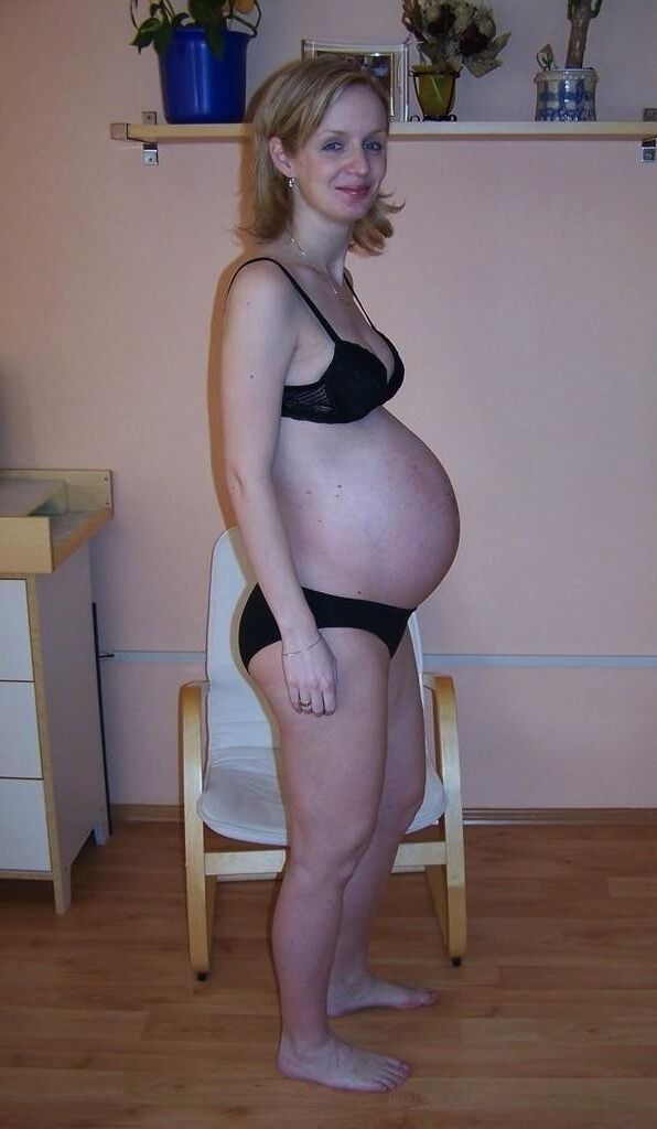 BAREFOOT PREGNANT WOMEN #