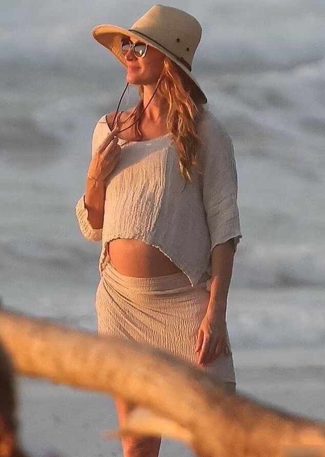 Gisele Bundchen pregnant