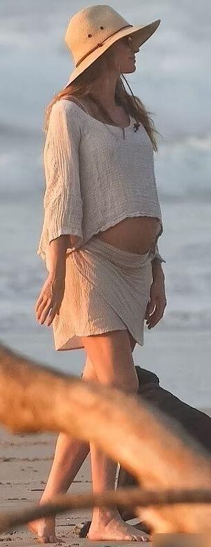 Gisele Bundchen pregnant