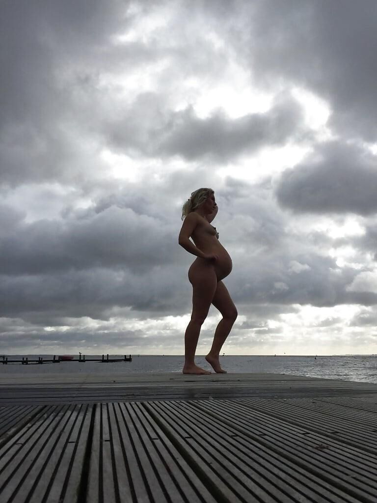 Danish Amature (): Nude pregnant wife